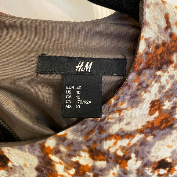 H&M Abstract Patterned Dress - Picture 8 of 9